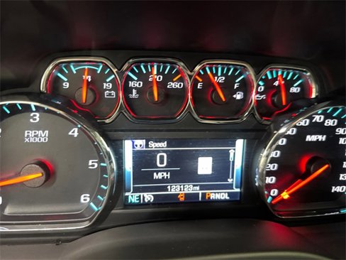 Used 2018 Chevrolet Suburban LT image 4