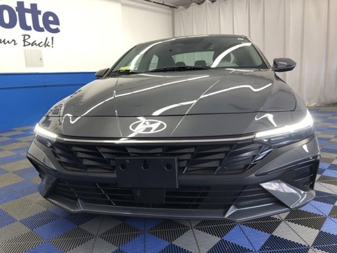 Used 2025 Hyundai Elantra SEL image 6