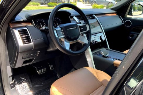 Used 2025 Land Rover Discovery Dynamic SE image 15