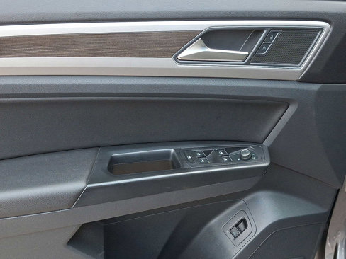 Used 2019 Volkswagen Atlas SE w/ Panoramic Sunroof Package image 10