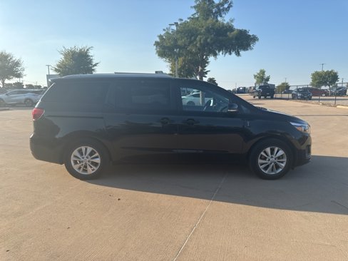 Used 2017 Kia Sedona LX w/ LX Essentials Premium Package image 7