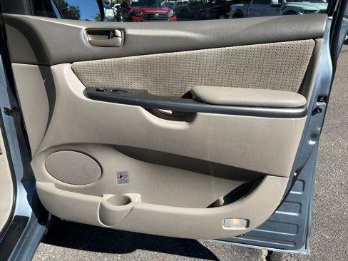 Used 2010 Toyota Sienna LE image 25