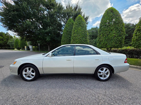 Used 2001 Lexus ES 330 image 2