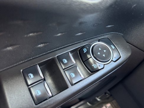 Used 2020 Ford Escape SE image 20