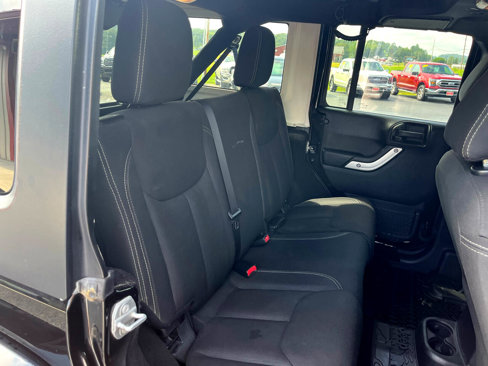 Used 2016 Jeep Wrangler Unlimited Sahara w/ Connectivity Group image 26