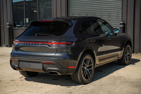 Certified 2025 Porsche Macan image 9