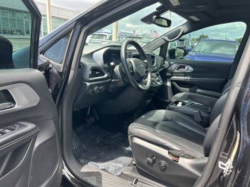 Used 2019 Chrysler Pacifica Touring-L Plus w/ Advanced Safetytec Group image 10