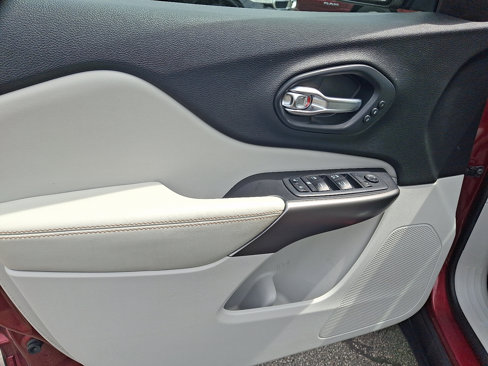 Certified 2019 Jeep Cherokee Limited image 12