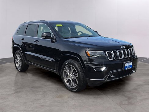 Used 2018 Jeep Grand Cherokee Limited image 3