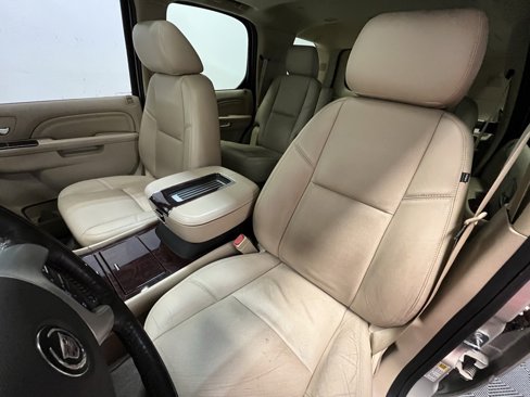Used 2012 Cadillac Escalade Luxury image 11