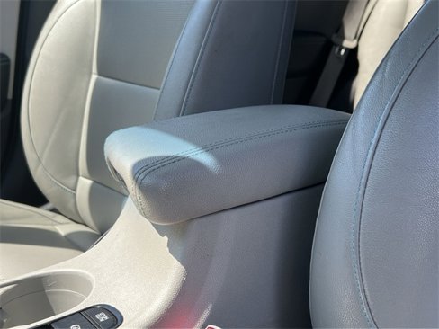 Used 2020 Kia Niro Touring image 21