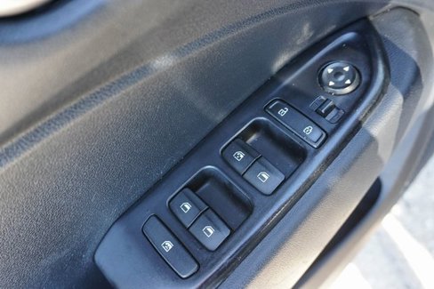 Used 2023 Hyundai Venue SEL image 11