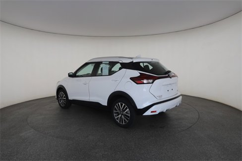 Used 2021 Nissan Kicks SV image 11