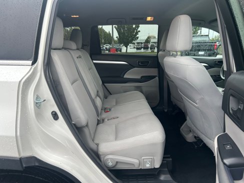 Used 2016 Toyota Highlander LE image 25