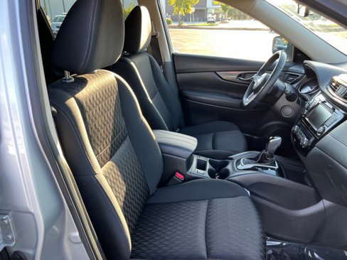 Used 2018 Nissan Rogue SV w/ Premium Package image 32