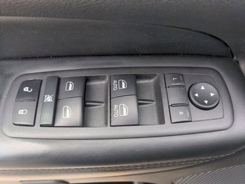 Used 2022 Jeep Grand Cherokee Limited image 12