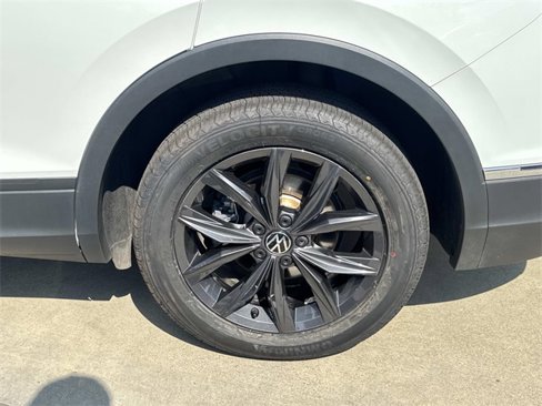 Used 2022 Volkswagen Tiguan SE image 7