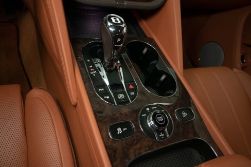 Used 2023 Bentley Bentayga Plug-In Hybrid image 39
