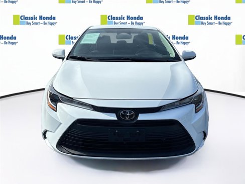 Used 2024 Toyota Corolla LE image 2