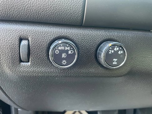Used 2016 Chevrolet Colorado LT w/ Luxury Package, Chrome image 12
