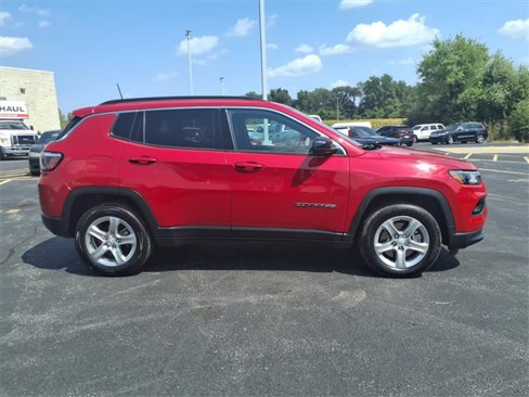 Used 2024 Jeep Compass Latitude image 26