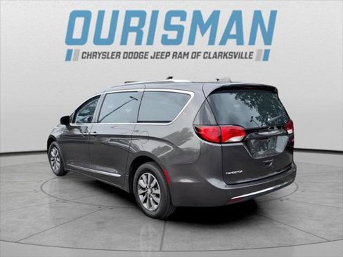 Certified 2020 Chrysler Pacifica Touring-L Plus image 4