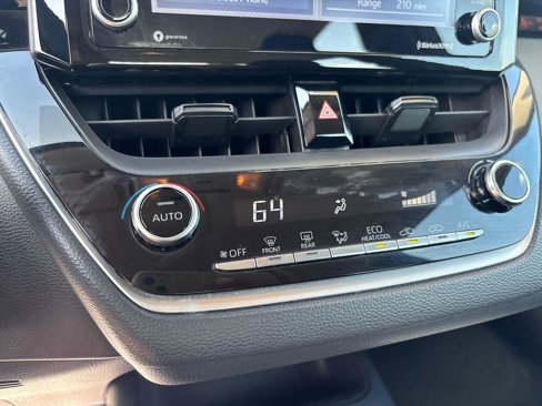 Used 2022 Toyota Corolla LE image 32