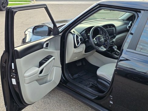 Used 2023 Kia Soul LX image 35