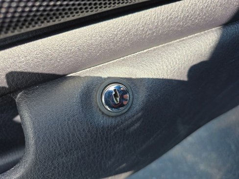 Used 2003 Ford Thunderbird image 16