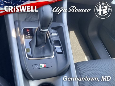 New 2025 Alfa Romeo Tonale w/ Premium Package image 31