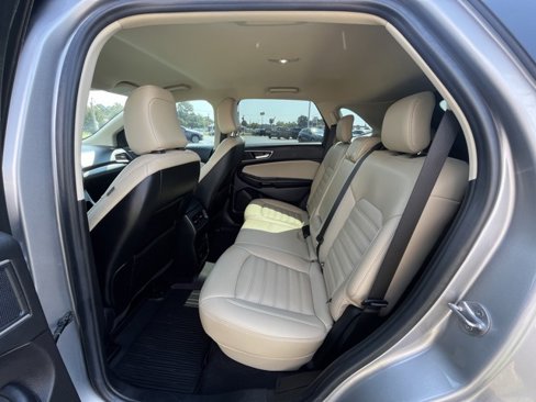 Used 2021 Ford Edge SEL w/ Convenience Package image 9