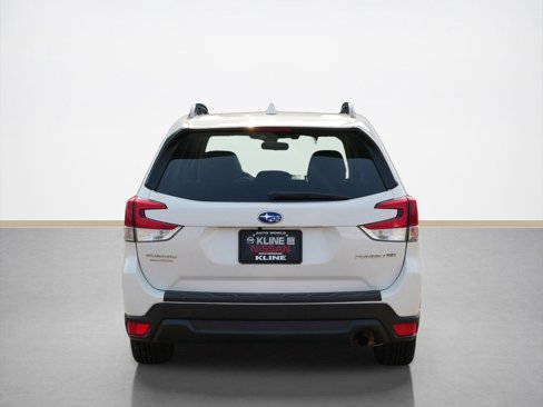 Used 2020 Subaru Forester Premium image 6