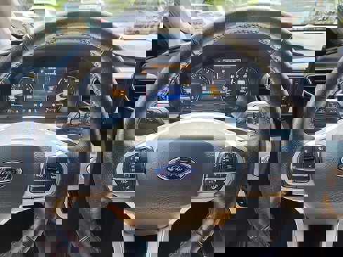 Certified 2022 Ford Explorer XLT w/ Equipment Group 202A image 21