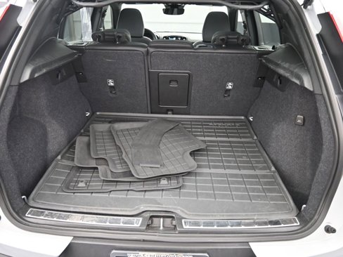 Certified 2022 Volvo XC40 P8 Recharge Ultimate image 32