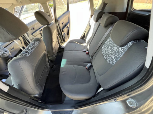 Used 2010 Kia Soul + image 11