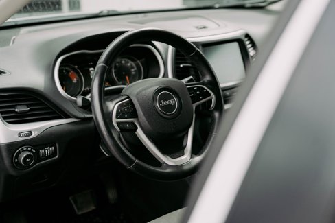 Used 2018 Jeep Cherokee Trailhawk image 17