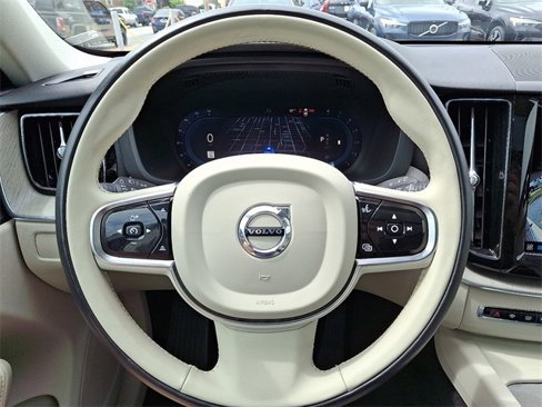 Used 2023 Volvo XC60 B5 Plus image 18