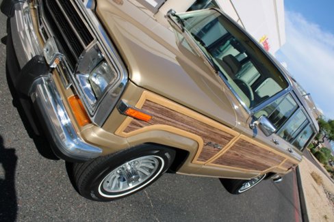 Used 1990 Jeep Grand Wagoneer image 19