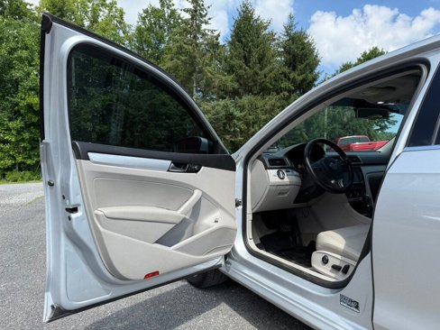 Used 2013 Volkswagen Passat TDI SE image 16
