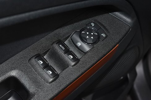 Used 2022 Ford EcoSport SE w/ SE Convenience Package image 5