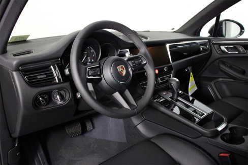New 2026 Porsche Macan image 4