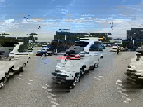 Certified 2024 Ford Edge SEL image 5