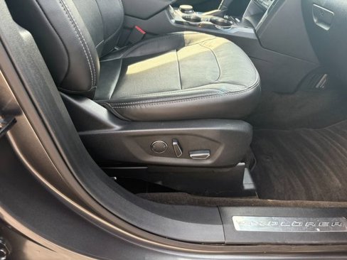 Used 2017 Ford Explorer Limited image 23