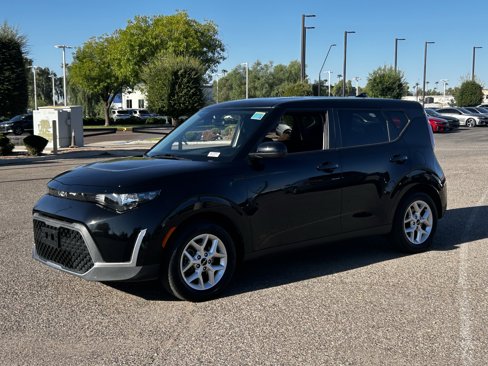 Used 2023 Kia Soul LX w/ LX Technology Package image 2