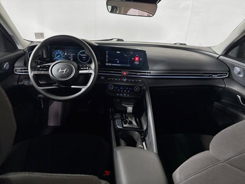Used 2024 Hyundai Elantra Blue image 12