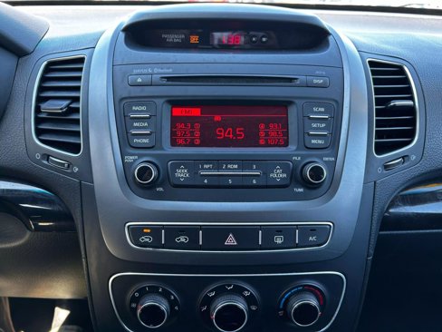Used 2015 Kia Sorento LX image 16