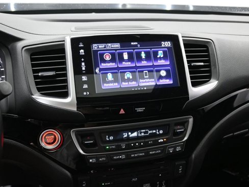 Used 2018 Honda Pilot Touring image 16