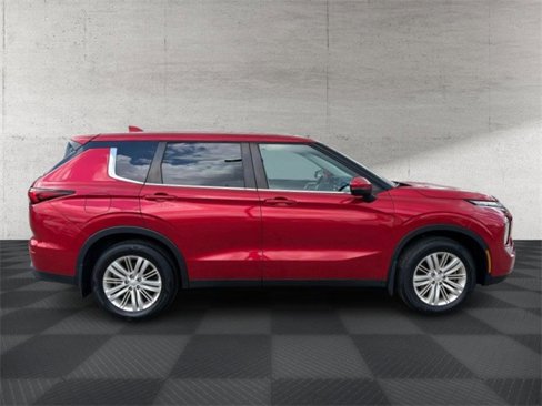Used 2022 Mitsubishi Outlander ES image 8