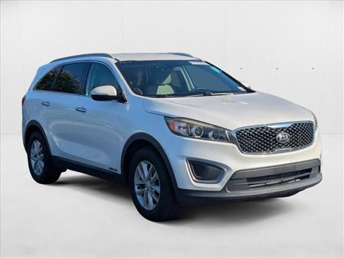 Used 2017 Kia Sorento LX image 18