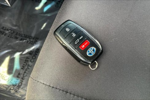 Used 2021 Toyota Venza LE w/ Carpet Mat Package (TMS) image 31